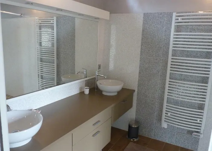 Jolie En Pierre De Tuffeau Longue